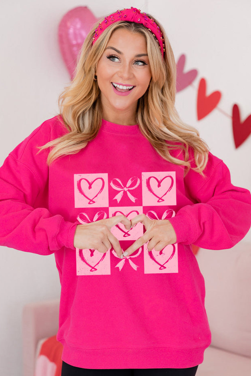 Bonbon Heart Shape Bow Checker Graphic Valentine Drop Shoulder Sweatshirt